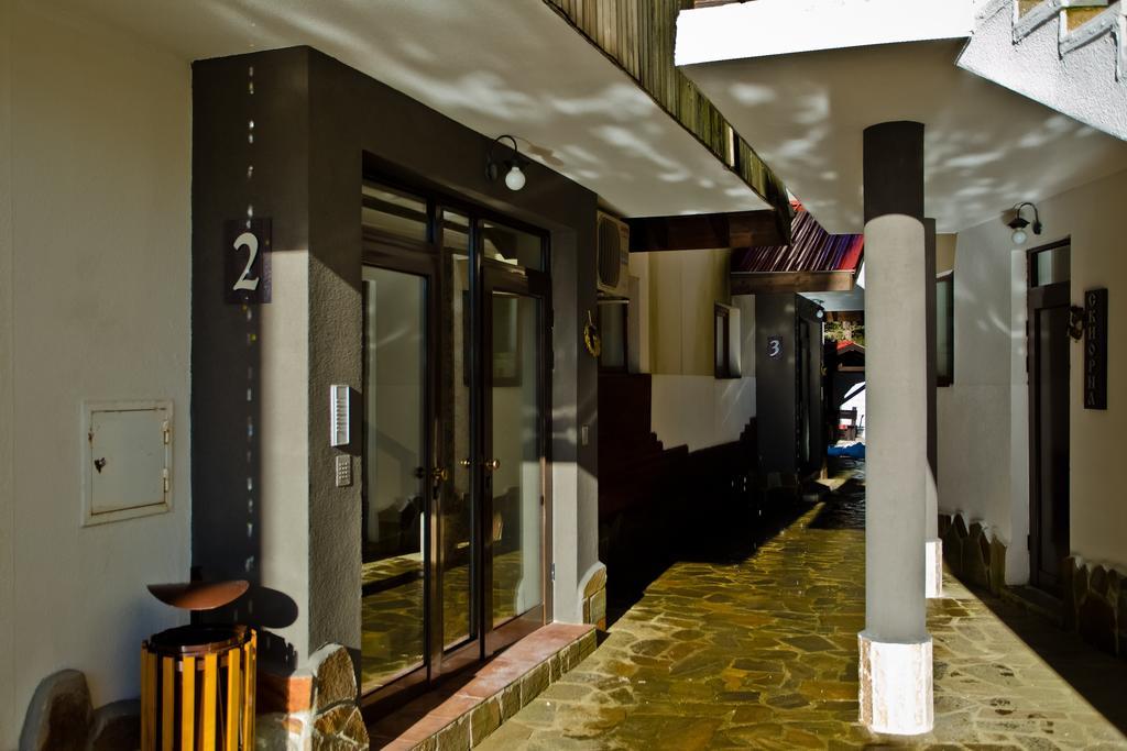 Monastery 2 Aparthotel ปอมโปโรโว ภายนอก รูปภาพ