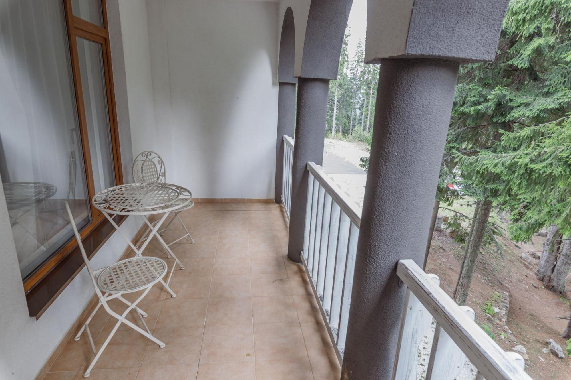 Monastery 2 Aparthotel ปอมโปโรโว ภายนอก รูปภาพ