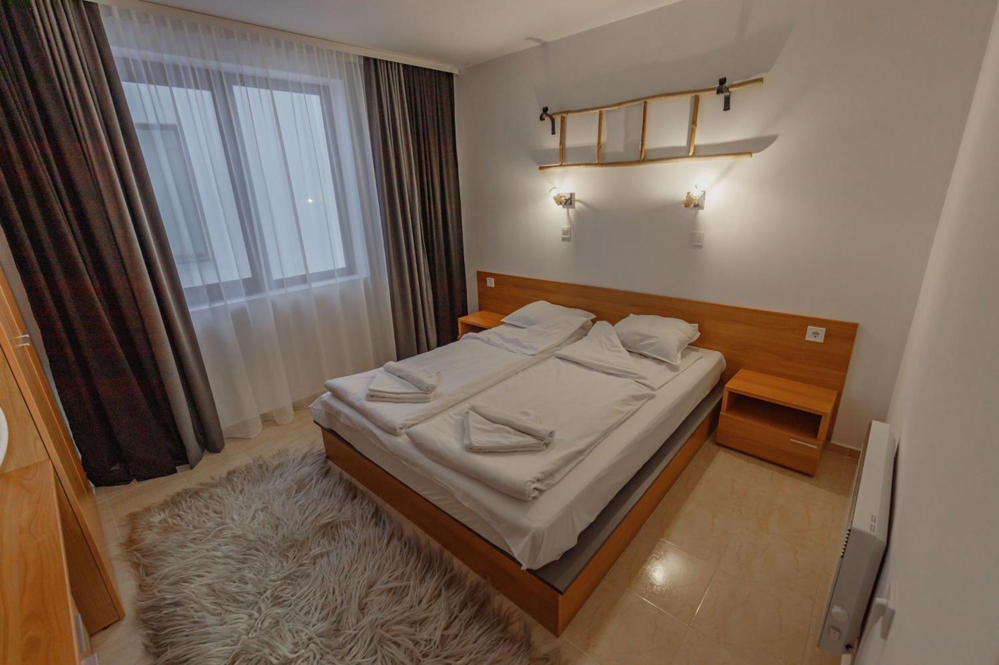 Monastery 2 Aparthotel ปอมโปโรโว ภายนอก รูปภาพ